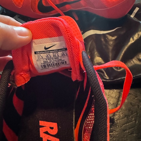 Nike track shoes with out spikes brand new - Picture 3 of 4